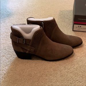 Vince Camuto Taupe Pralata Booties Size 8.